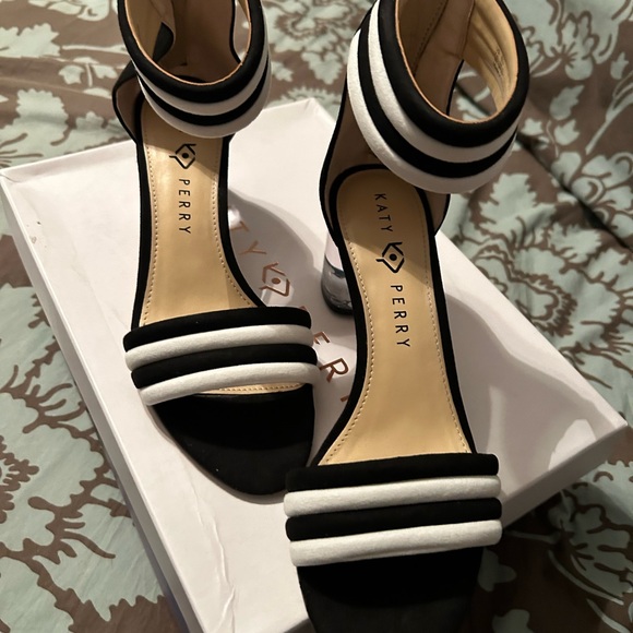 Katy Perry black and white lucite heels reminiscent of 1959 Swim Barbie. New! - Picture 5 of 11